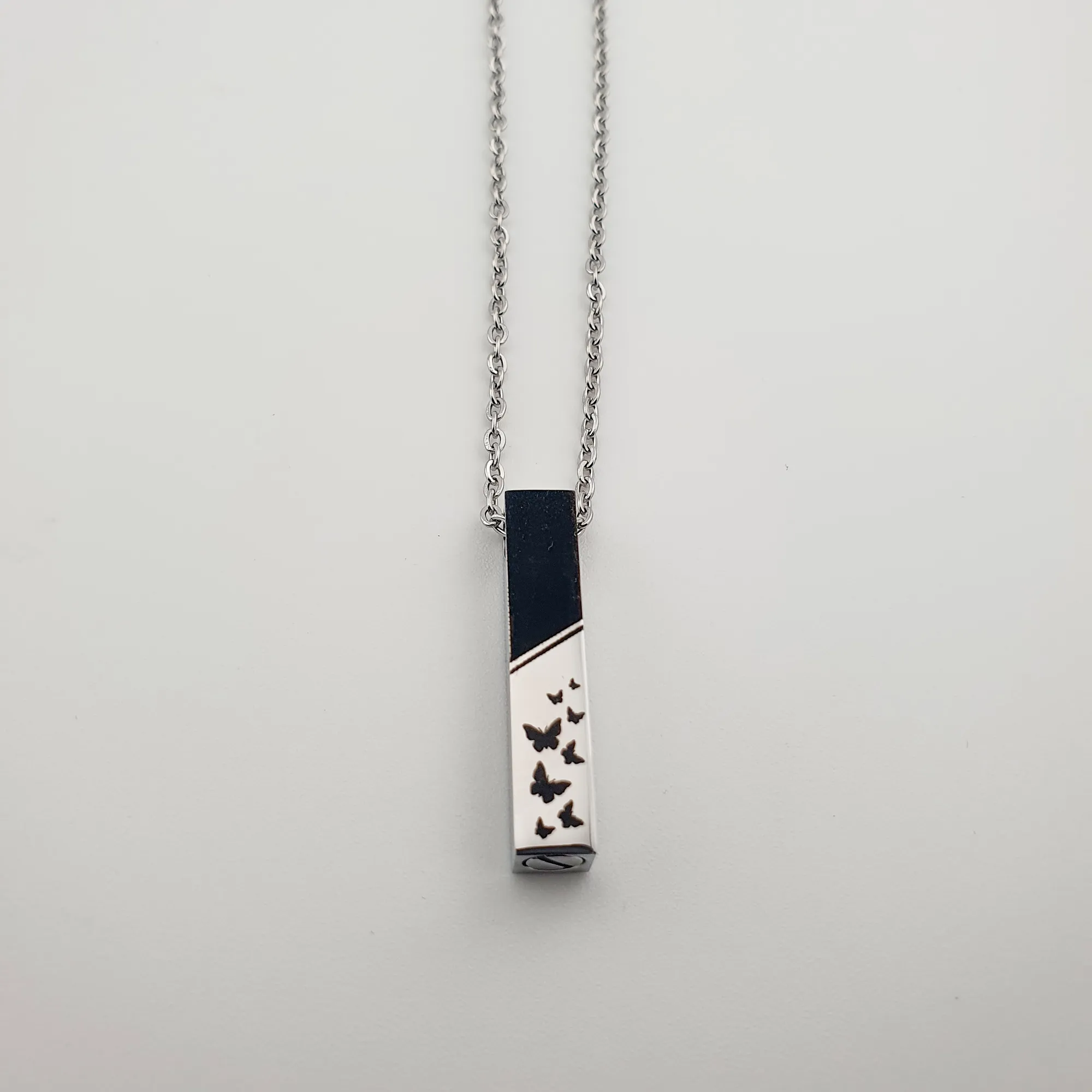 RVS Assieraad Rechthoek met Vlinders – Vlucht van Herinnering - Gedenksieraad